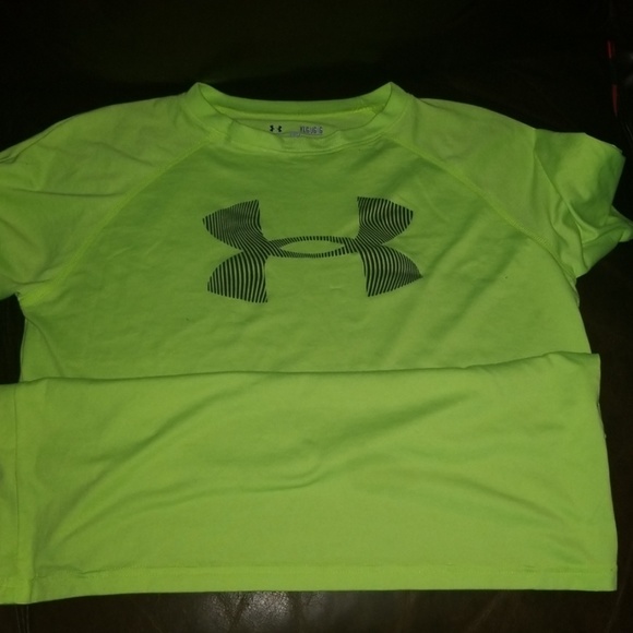 Boys Youth Under Armour Large Tshirt